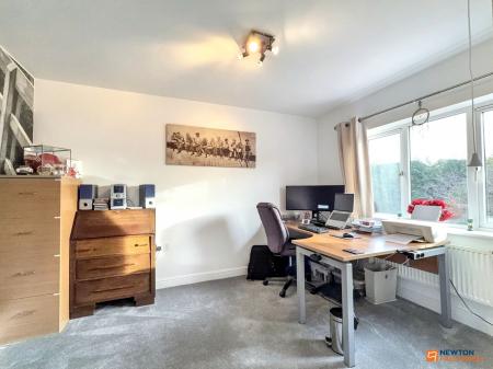 4 bedroom Detached house for sale in Buckingham Road, Coalville, LE67