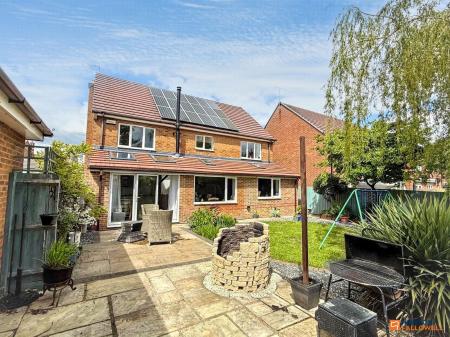 4 bedroom Detached house for sale in Buckingham Road, Coalville, LE67