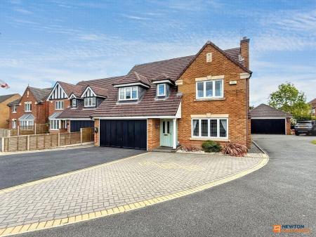 4 bedroom Detached house for sale in Buckingham Road, Coalville, LE67