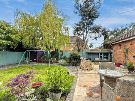 4 bedroom Detached house for sale in Buckingham Road, Coalville, LE67