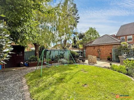 4 bedroom Detached house for sale in Buckingham Road, Coalville, LE67