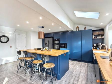 4 bedroom Detached house for sale in Buckingham Road, Coalville, LE67