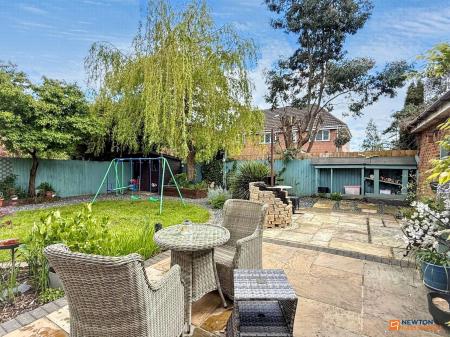 4 bedroom Detached house for sale in Buckingham Road, Coalville, LE67