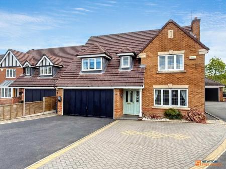 4 bedroom Detached house for sale in Buckingham Road, Coalville, LE67