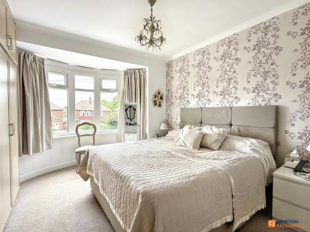 4 bedroom Semi-detached house for sale in Greenhill Road, Coalville, LE67