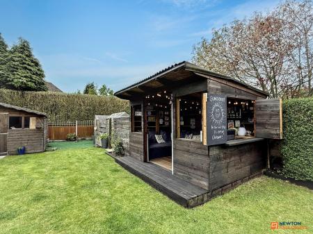 4 bedroom Semi-detached house for sale in Greenhill Road, Coalville, LE67