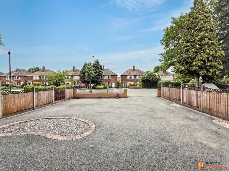 4 bedroom Semi-detached house for sale in Greenhill Road, Coalville, LE67