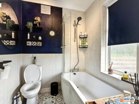 4 bedroom Semi-detached house for sale in Greenhill Road, Coalville, LE67