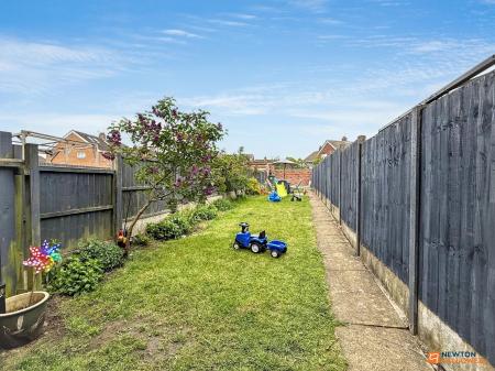 2 bedroom Terraced House for sale in Fairfield Road, Hugglescote, LE67