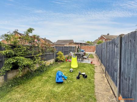 2 bedroom Terraced House for sale in Fairfield Road, Hugglescote, LE67
