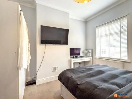 2 bedroom Terraced House for sale in Fairfield Road, Hugglescote, LE67