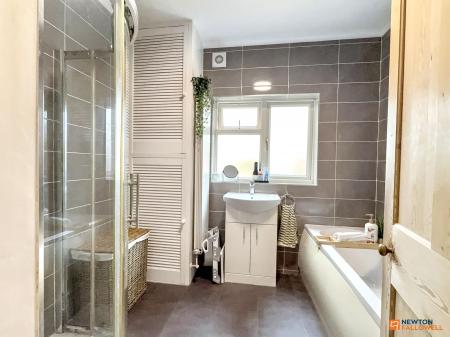 2 bedroom Terraced House for sale in Fairfield Road, Hugglescote, LE67