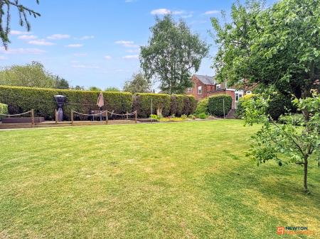 4 bedroom Detached house for sale in North Street, Whitwick, LE67