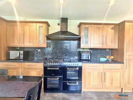 4 bedroom Detached house for sale in North Street, Whitwick, LE67