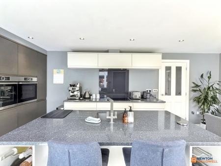 4 bedroom Detached house for sale in Merganser Way, Coalville, LE67