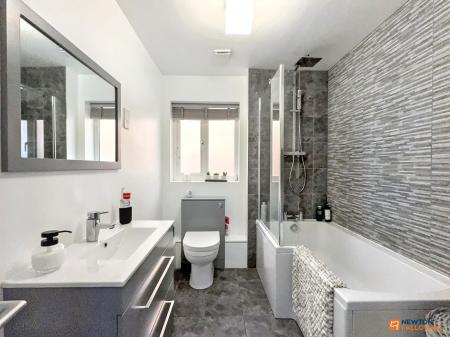 4 bedroom Detached house for sale in Merganser Way, Coalville, LE67
