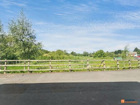 3 bedroom Semi-detached house for sale in Palmer Close, Coalville, LE67