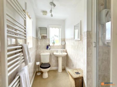 4 bedroom Detached house for sale in Balmoral Road, Coalville, LE67