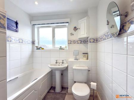 4 bedroom Detached house for sale in Balmoral Road, Coalville, LE67