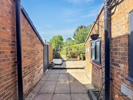2 bedroom Terraced House for sale in Forest Road, Coalville, LE67