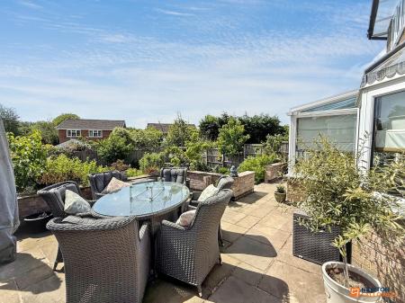 4 bedroom Detached house for sale in Dauphine Close, Coalville, LE67
