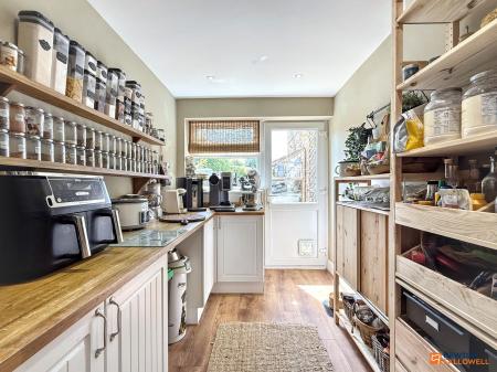 4 bedroom Detached house for sale in Dauphine Close, Coalville, LE67