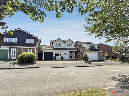 4 bedroom Detached house for sale in Dauphine Close, Coalville, LE67