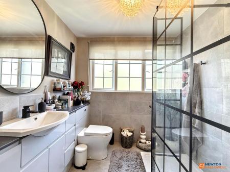 4 bedroom Detached house for sale in Dauphine Close, Coalville, LE67