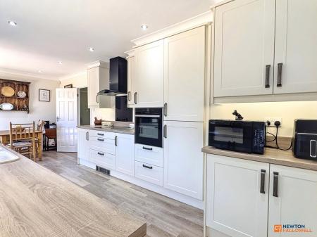 2 bedroom Detached bungalow for sale in Castle Rock Drive, Coalville, LE67