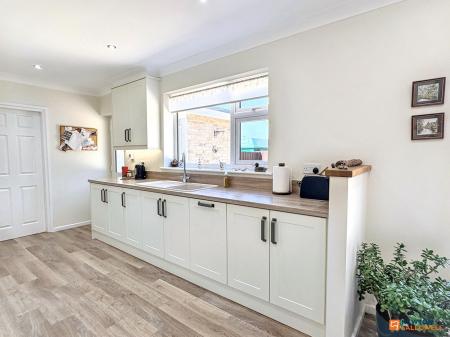 2 bedroom Detached bungalow for sale in Castle Rock Drive, Coalville, LE67