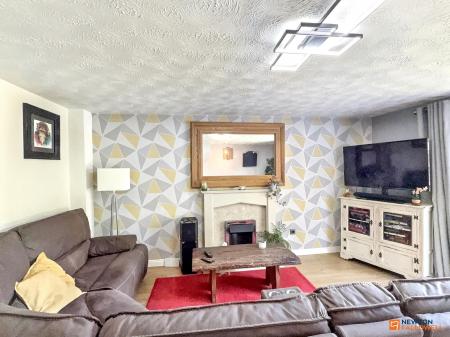 3 bedroom Semi-detached house for sale in Hawthorn Close, Coalville, LE67