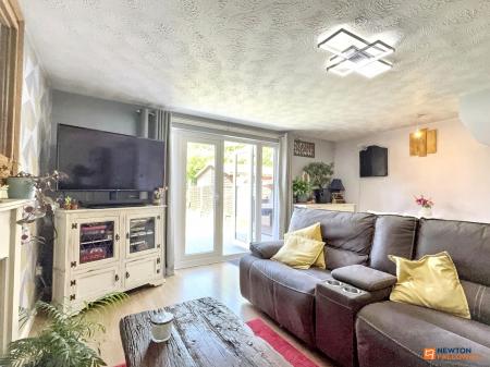 3 bedroom Semi-detached house for sale in Hawthorn Close, Coalville, LE67