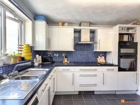 3 bedroom Semi-detached house for sale in Hawthorn Close, Coalville, LE67
