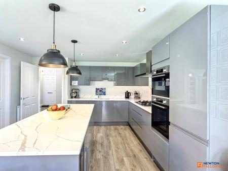4 bedroom Detached house for sale in Summers Road, Hugglescote, LE67