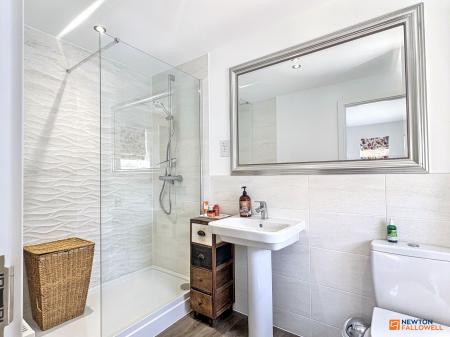 4 bedroom Detached house for sale in Summers Road, Hugglescote, LE67