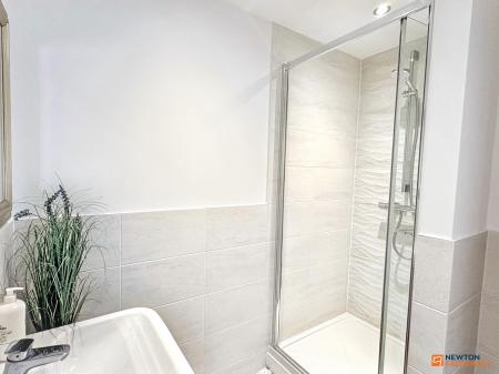 4 bedroom Detached house for sale in Summers Road, Hugglescote, LE67