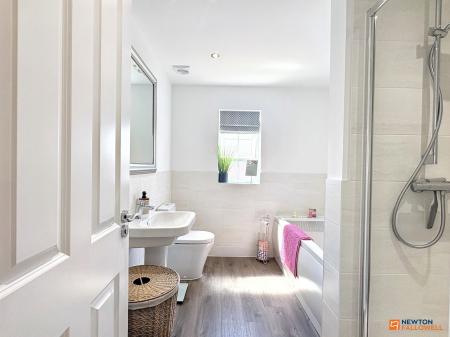 4 bedroom Detached house for sale in Summers Road, Hugglescote, LE67