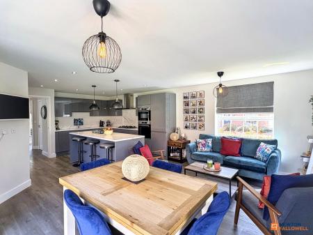 4 bedroom Detached house for sale in Summers Road, Hugglescote, LE67