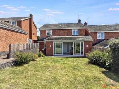 4 bedroom Detached house for sale in Hawthorne Drive, Thornton, LE67