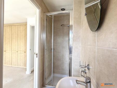 4 bedroom Detached house for sale in Hawthorne Drive, Thornton, LE67