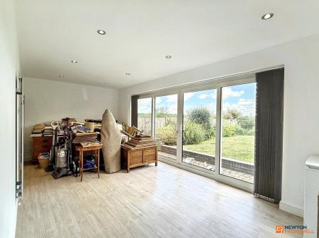 4 bedroom Detached house for sale in Hawthorne Drive, Thornton, LE67