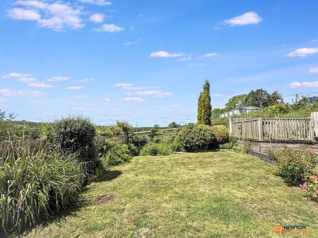 4 bedroom Detached house for sale in Hawthorne Drive, Thornton, LE67
