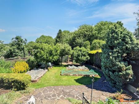 3 bedroom Detached house for sale in Rosslyn Road, Whitwick, LE67