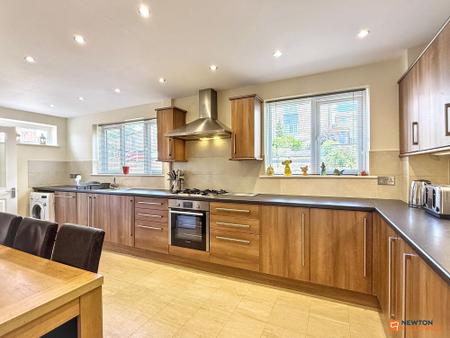 3 bedroom Semi-detached house for sale in King Richards Hill, Whitwick, LE67