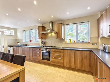 3 bedroom Semi-detached house for sale in King Richards Hill, Whitwick, LE67