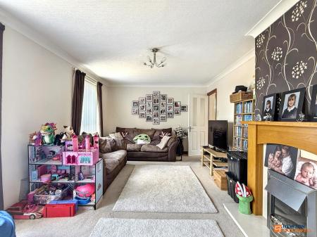3 bedroom Semi-detached house for sale in King Richards Hill, Whitwick, LE67