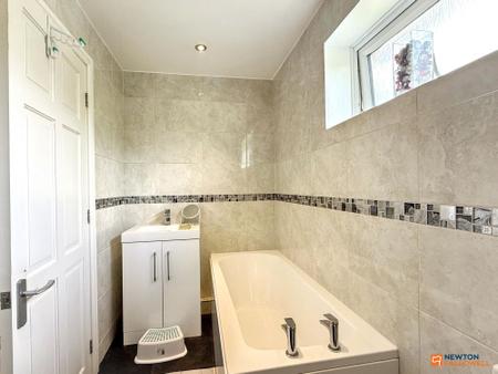 3 bedroom Semi-detached house for sale in King Richards Hill, Whitwick, LE67
