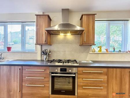 3 bedroom Semi-detached house for sale in King Richards Hill, Whitwick, LE67
