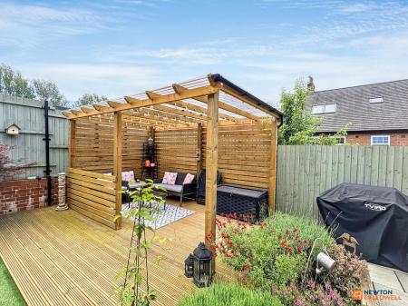 4 bedroom Detached house for sale in Gee Avenue, Hugglescote, LE67