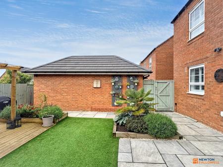 4 bedroom Detached house for sale in Gee Avenue, Hugglescote, LE67